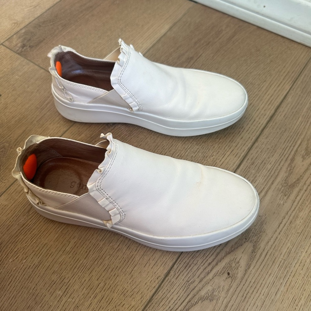 Ruffled Cream Colored Extremely Comfortable Flats. - image 5